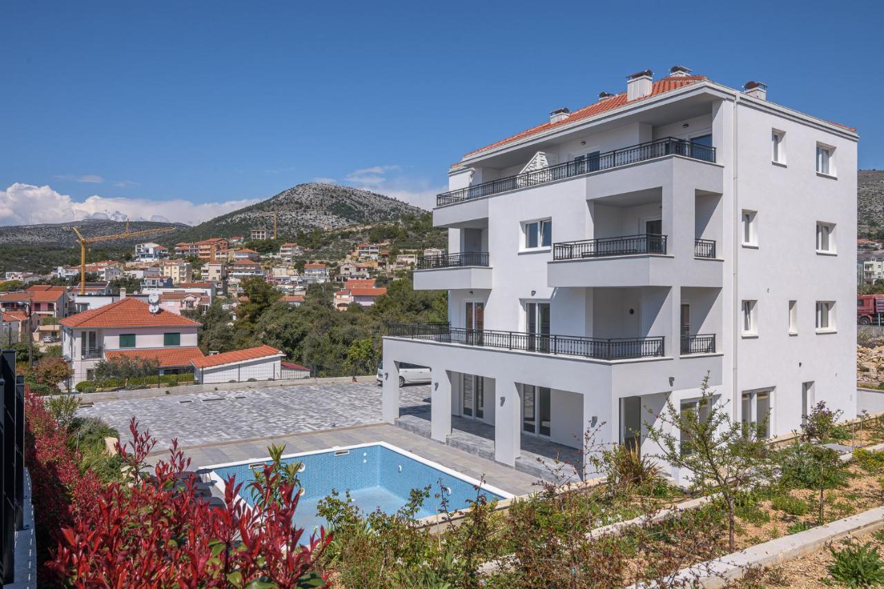 Villa Barbara & Zoran With Heated Swimming Pool Сегет-Враница Экстерьер фото