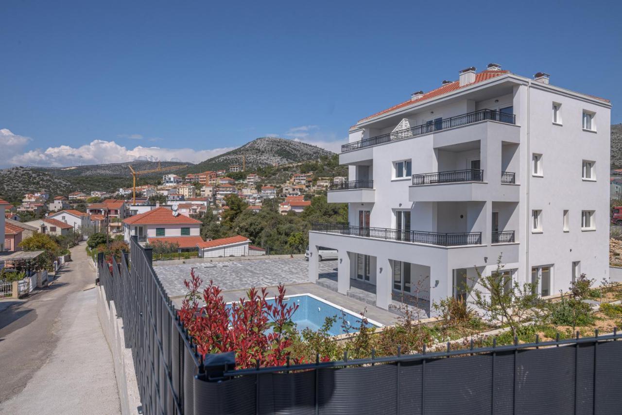 Villa Barbara & Zoran With Heated Swimming Pool Сегет-Враница Экстерьер фото