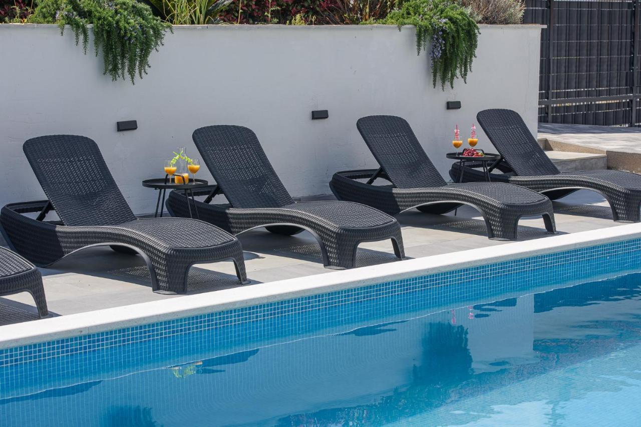 Villa Barbara & Zoran With Heated Swimming Pool Сегет-Враница Экстерьер фото