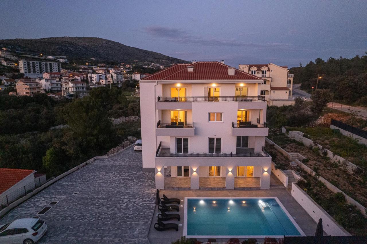 Villa Barbara & Zoran With Heated Swimming Pool Сегет-Враница Экстерьер фото