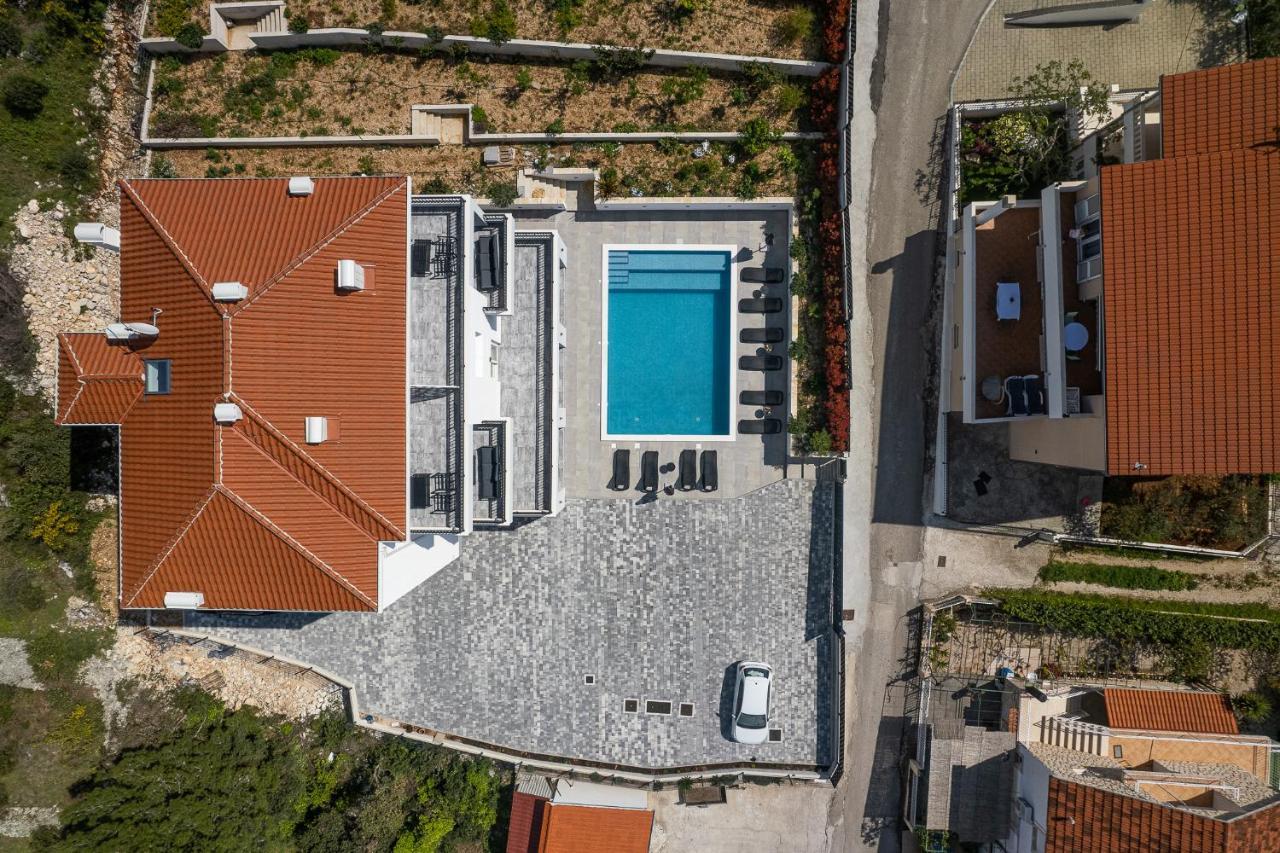 Villa Barbara & Zoran With Heated Swimming Pool Сегет-Враница Экстерьер фото