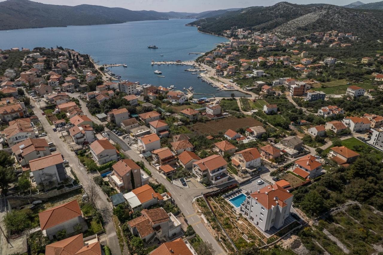 Villa Barbara & Zoran With Heated Swimming Pool Сегет-Враница Экстерьер фото