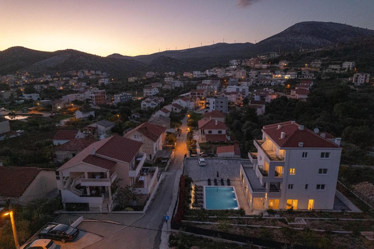 Villa Barbara & Zoran With Heated Swimming Pool Сегет-Враница Экстерьер фото