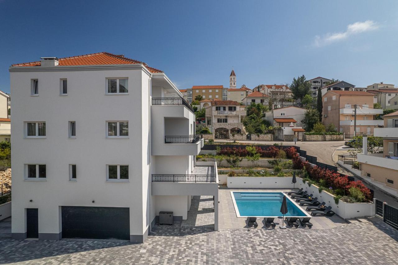Villa Barbara & Zoran With Heated Swimming Pool Сегет-Враница Экстерьер фото