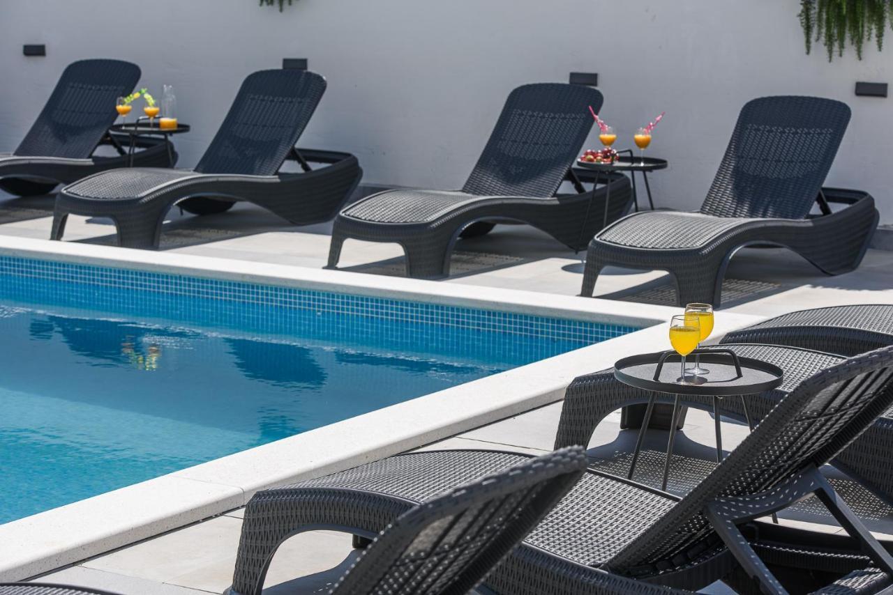 Villa Barbara & Zoran With Heated Swimming Pool Сегет-Враница Экстерьер фото
