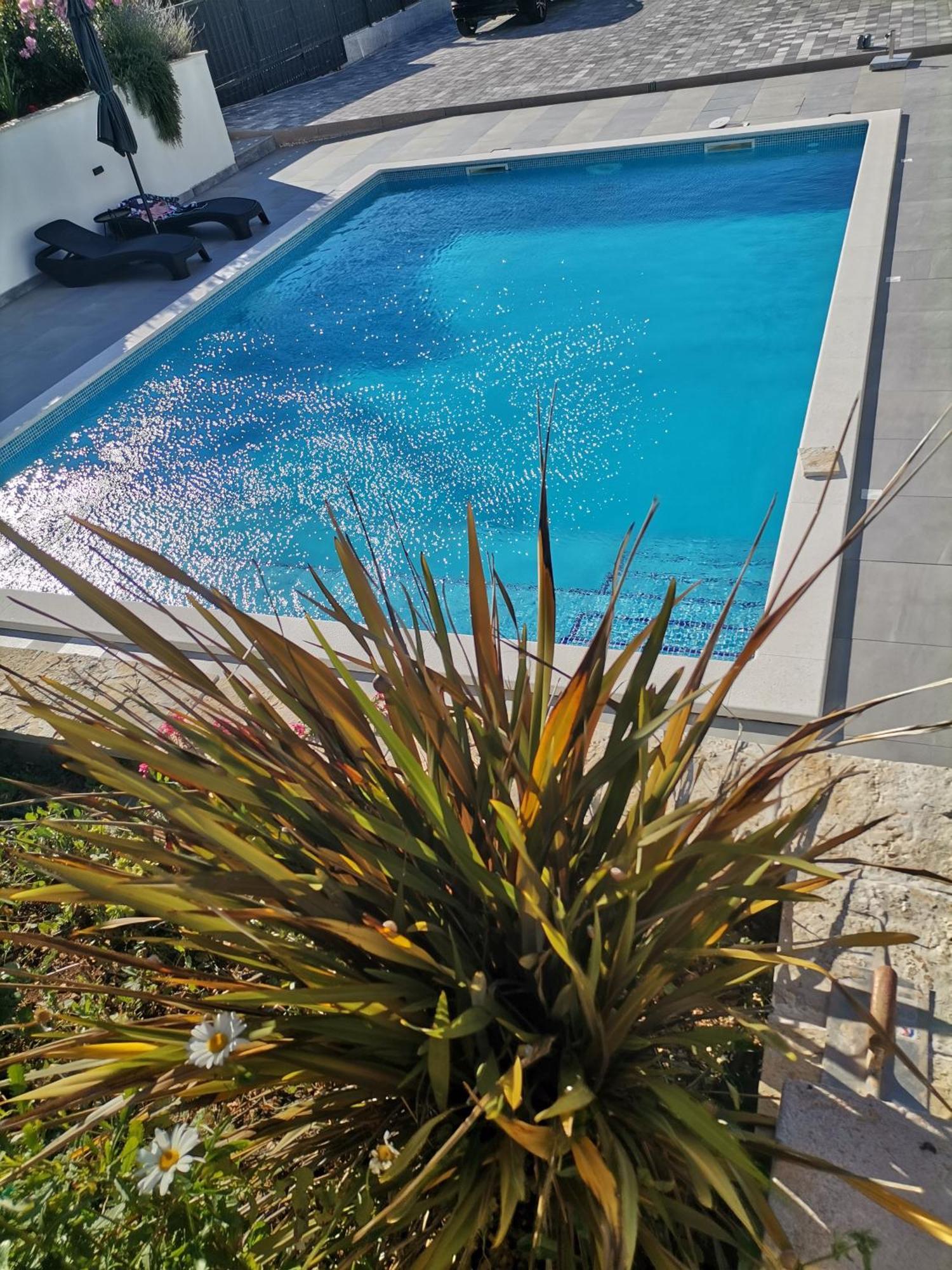 Villa Barbara & Zoran With Heated Swimming Pool Сегет-Враница Экстерьер фото